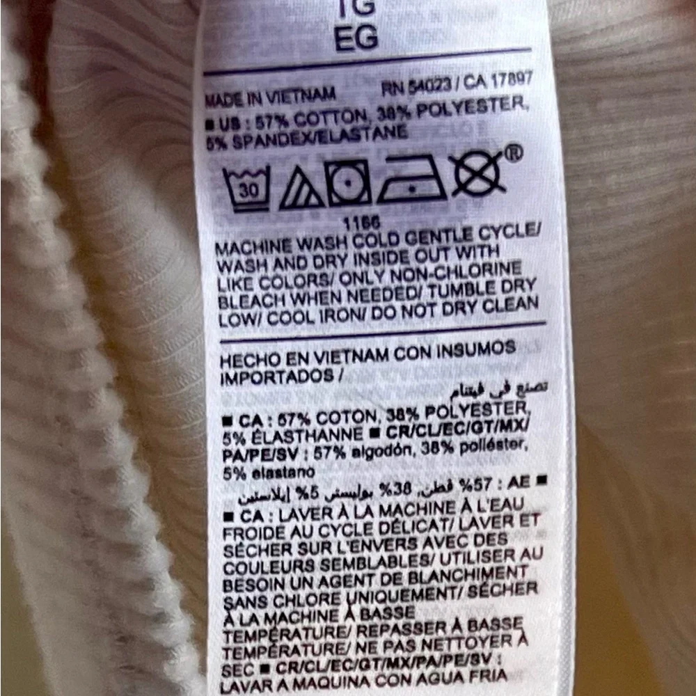 Old Navy Cream Fitted Long Sleeve Blouse NWOT - Picture 4 of 4